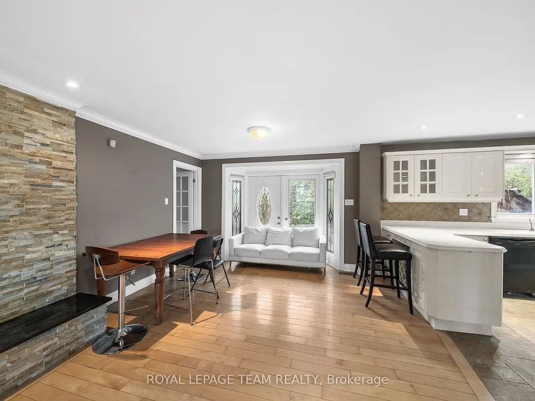 3162 Woodroffe Ave — Photo 16