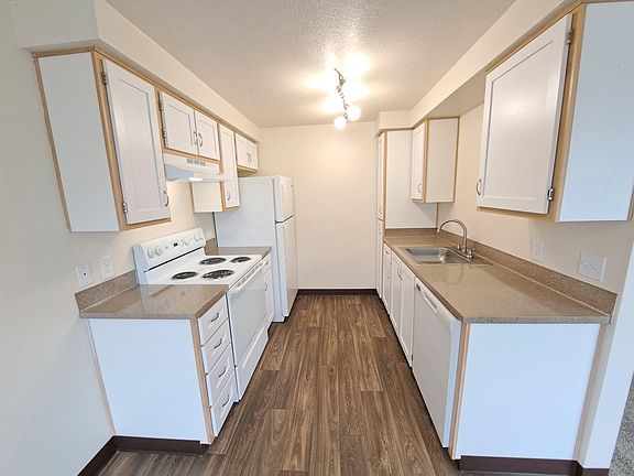 5th image of 1592 Park Ave NE #203