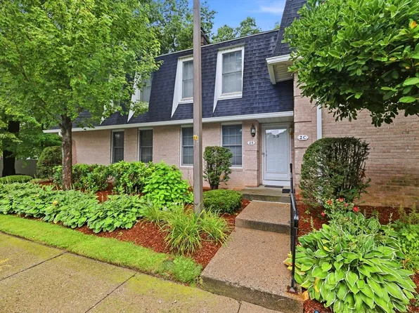 2 Mansion Woods Dr #B, Agawam, MA 01001