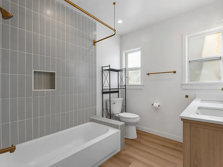 3360 Tyburn St — Photo 13