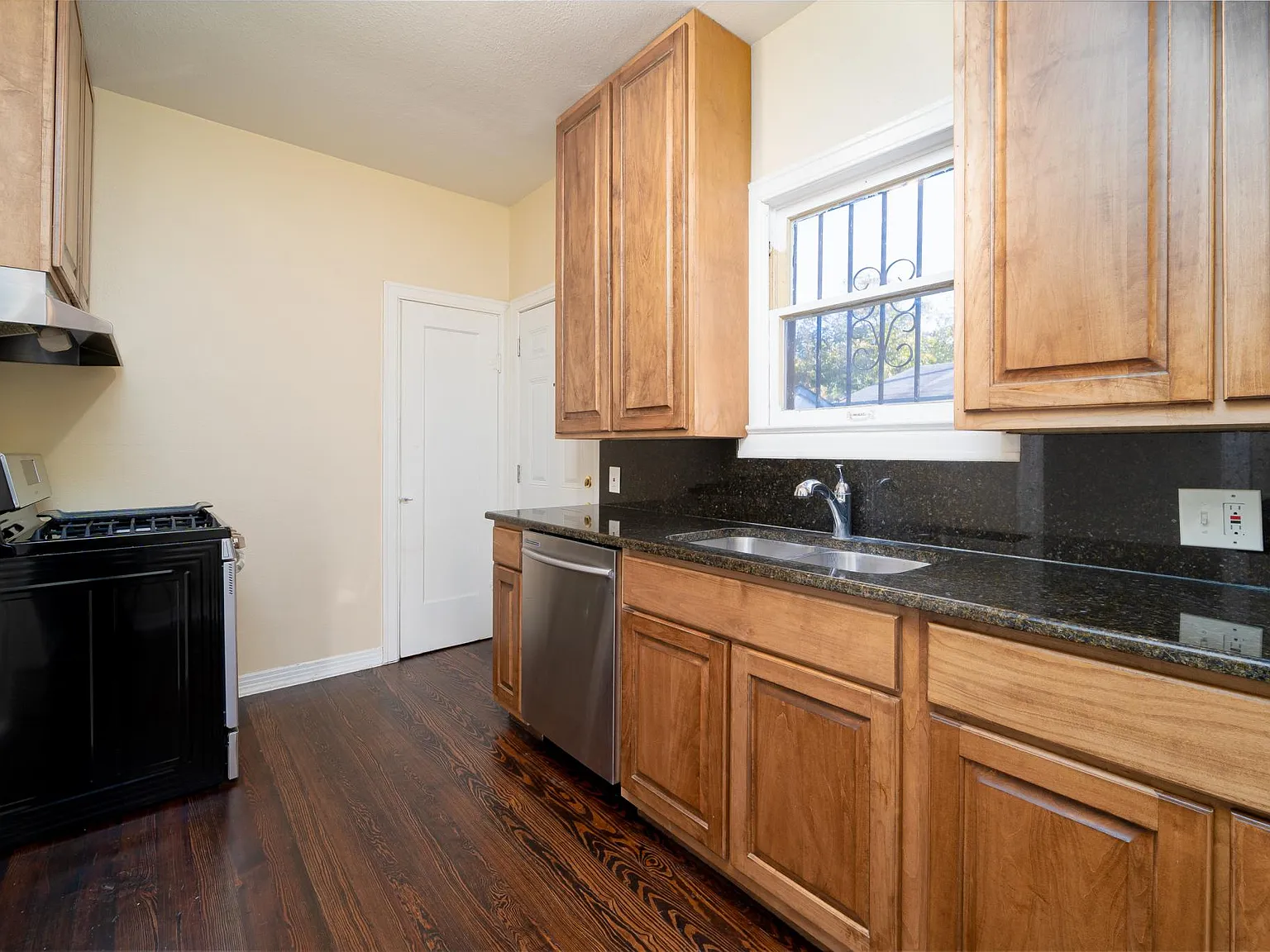 1 bed, 700 sqft, $995 — Photo 3