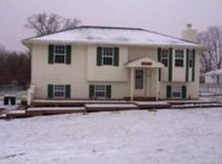 909 McVey Rd, Sedalia, MO 65301