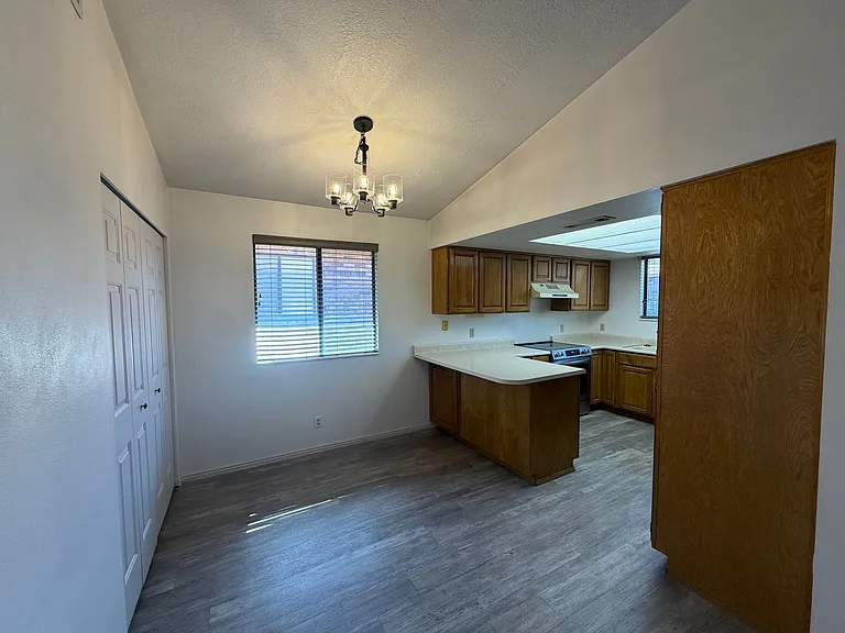 375 S Main St #4 — Photo 5