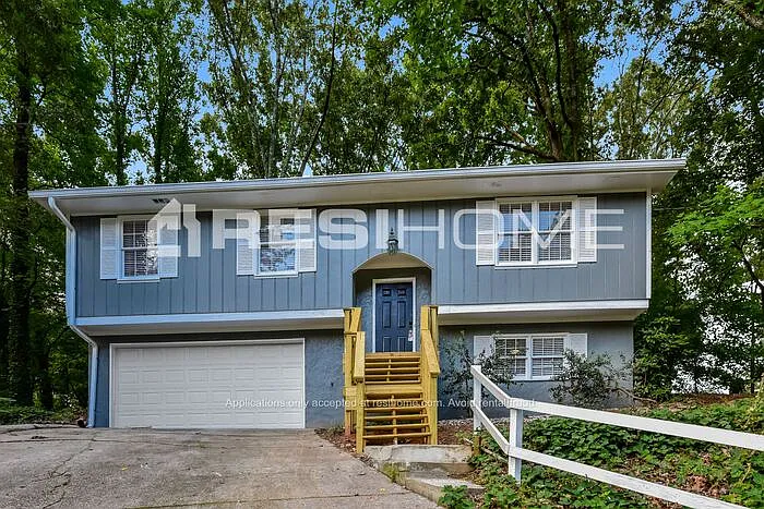 5811 Navarre Ct — Photo 1