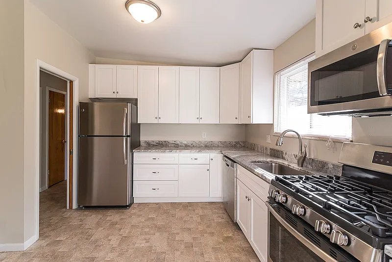 3 bed, 1.5 bath, 1400 sqft, $1,995 — Photo 4
