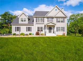 10 Country Gln, Fishkill, NY 12524