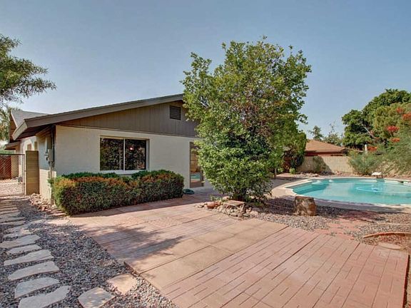 4th image of 2534 E Geneva Dr