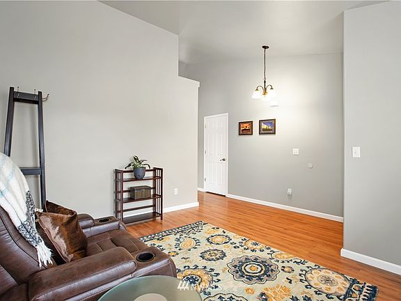 4th image of 16135 Palouse Ave SE