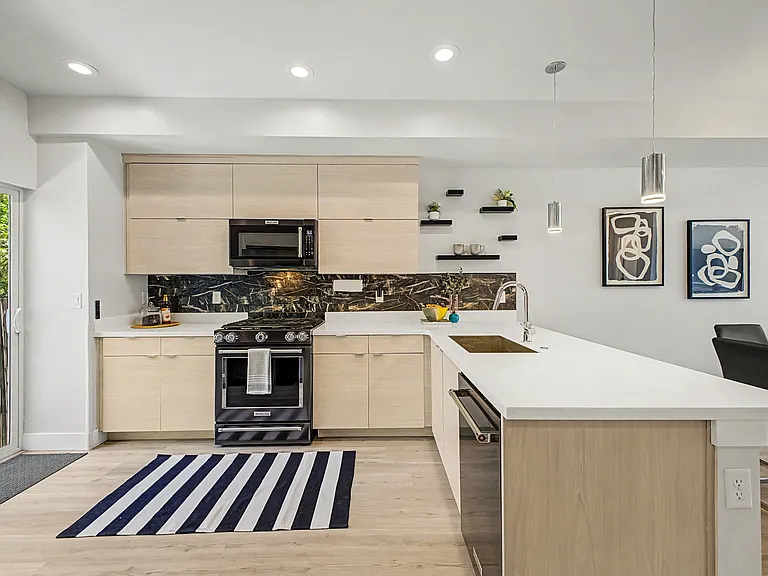 3437 W 63rd Pl — Photo 7