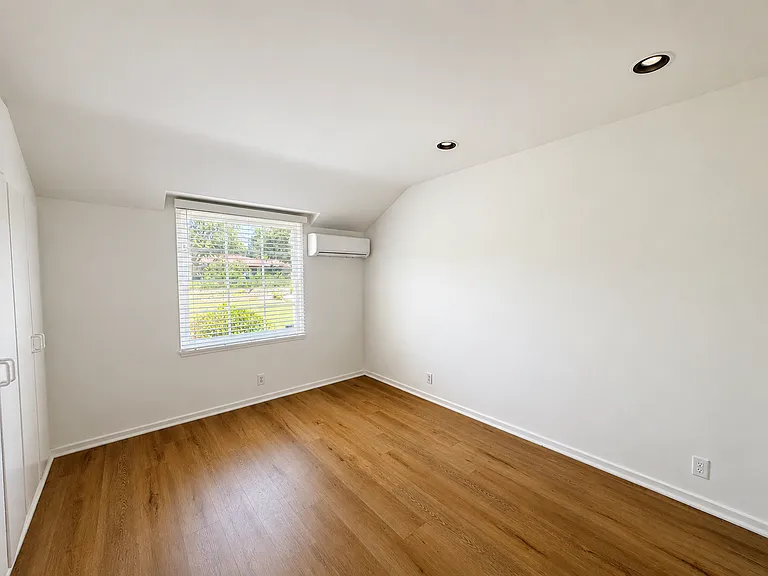 2570 Wallingford Rd — Photo 3