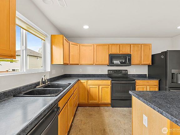 5th image of 3906 E R Street