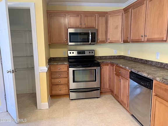 5th image of 220 South Pointe Drive