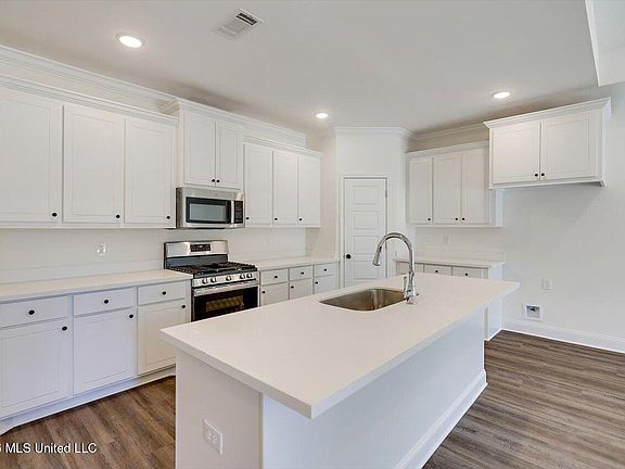 5th image of 528 Stone Brook Pl