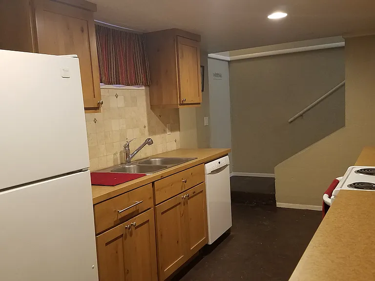 1104 S Manor Dr — Photo 4