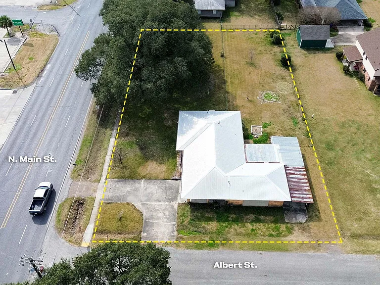 2129 N Main St — Photo 24