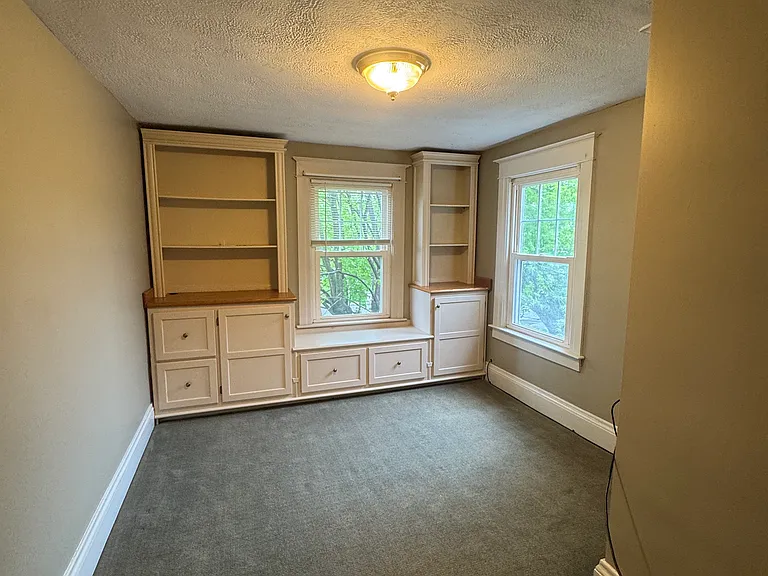 105 E Linden St — Photo 15