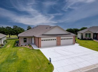 3112 Long Ct, Winfield, KS 67156