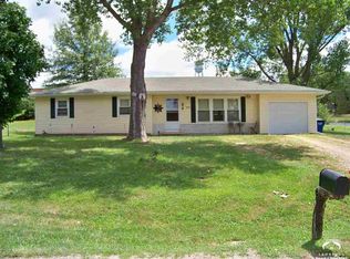 406 Westview Rd, Mc Louth, KS 66054