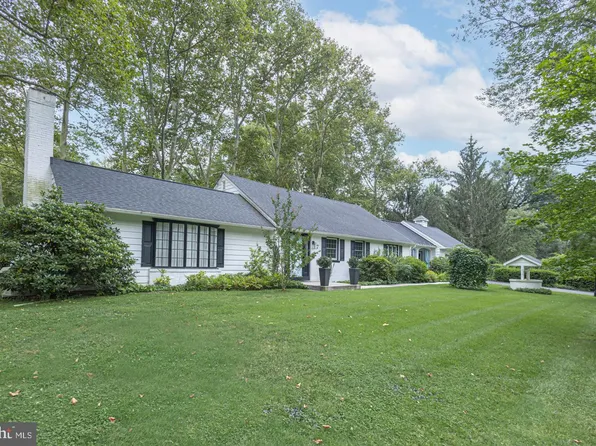 7 Berkley Dr, Yardley, PA 19067