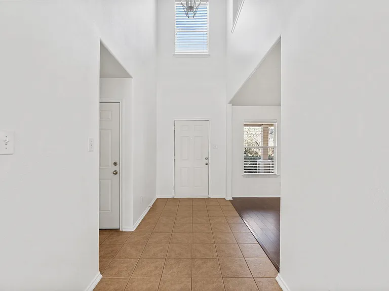 6 Druids Glen Pl — Photo 6