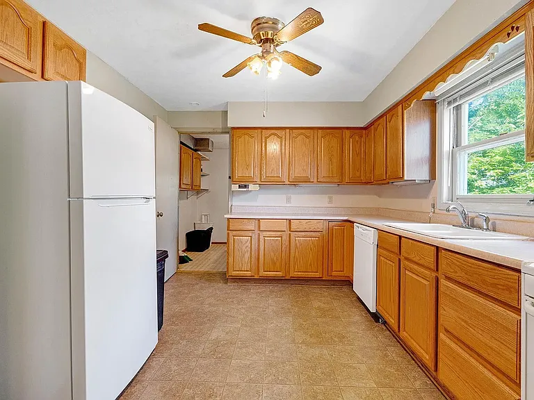 2215 Iowa St — Photo 15