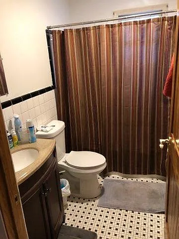 4 bed, 2200 sqft, $4,000 — Photo 2