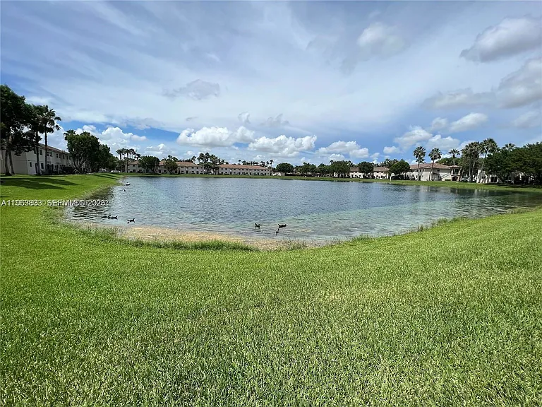 1260 SE 31st Ct — Photo 7