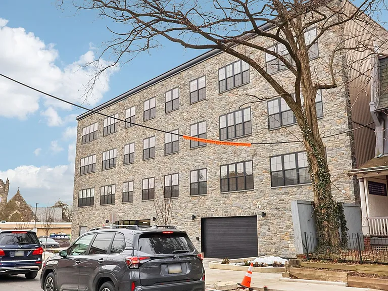 20 West — Photo 382