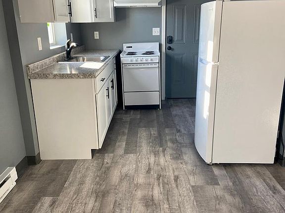 5th image of 530 E 3rd St