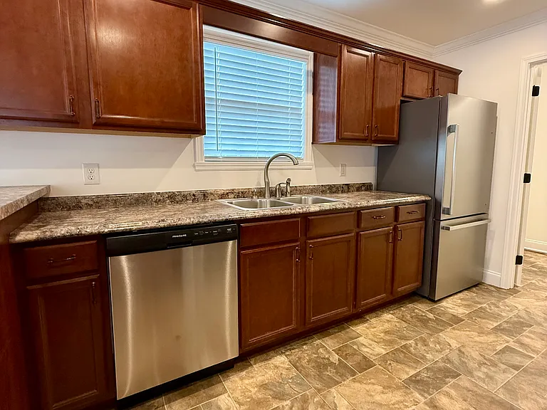 2312 Lawson Ave — Photo 4