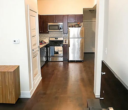4th image of 1056 N Ashland Ave #3F