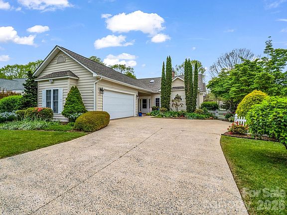 2nd image of 276 Cambridge Dr