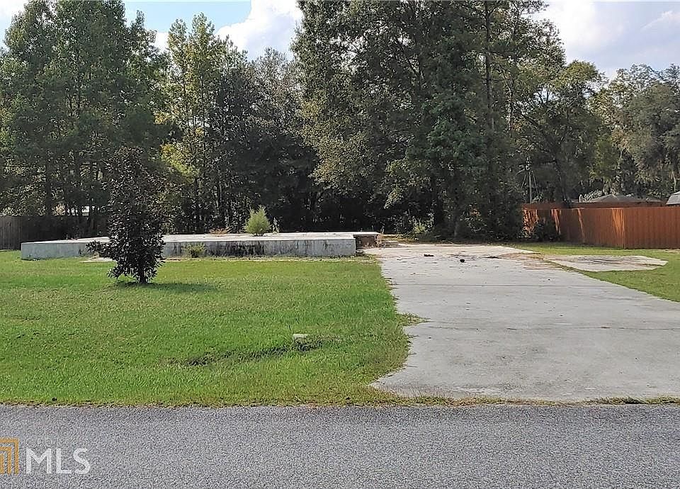 1st image of 334 Bay Ln
