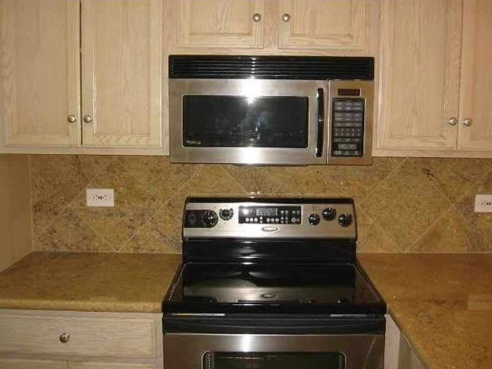 2nd image of 4310 Lower Honoapiilani Rd APT 208