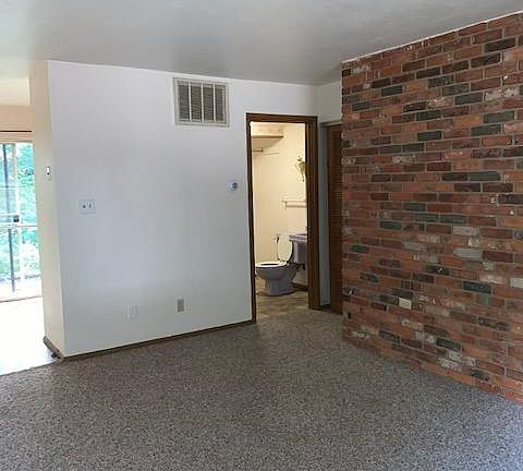 3rd image of 2847 Lake Shore Pl