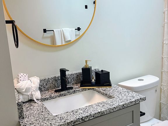 4th image of 239 Hartfield Rd #4