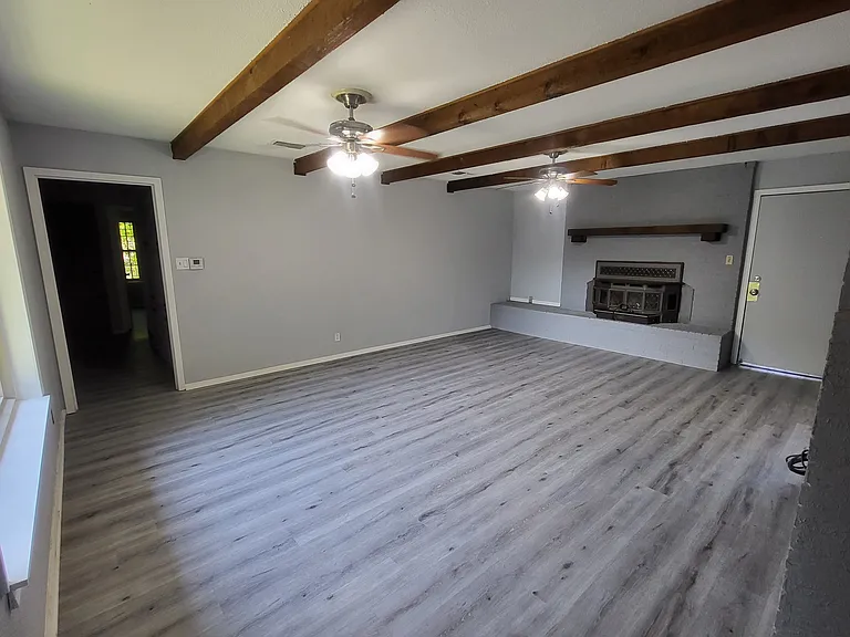 2441 Robert Burns Dr — Photo 2