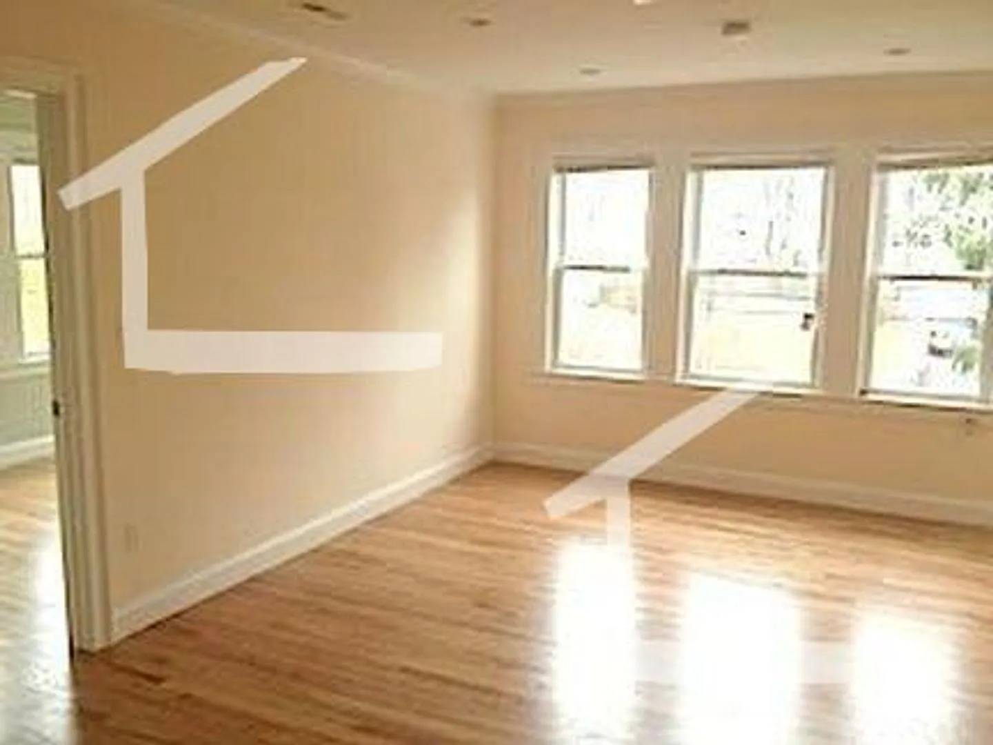 Nice 4 bed in Oak Square — Photo 4