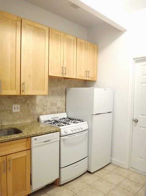 2nd image of 239 E 77th St APT D