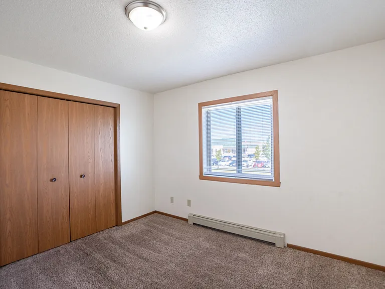 Fargo, ND Carlton Place Apartments | 21C | Bedroom