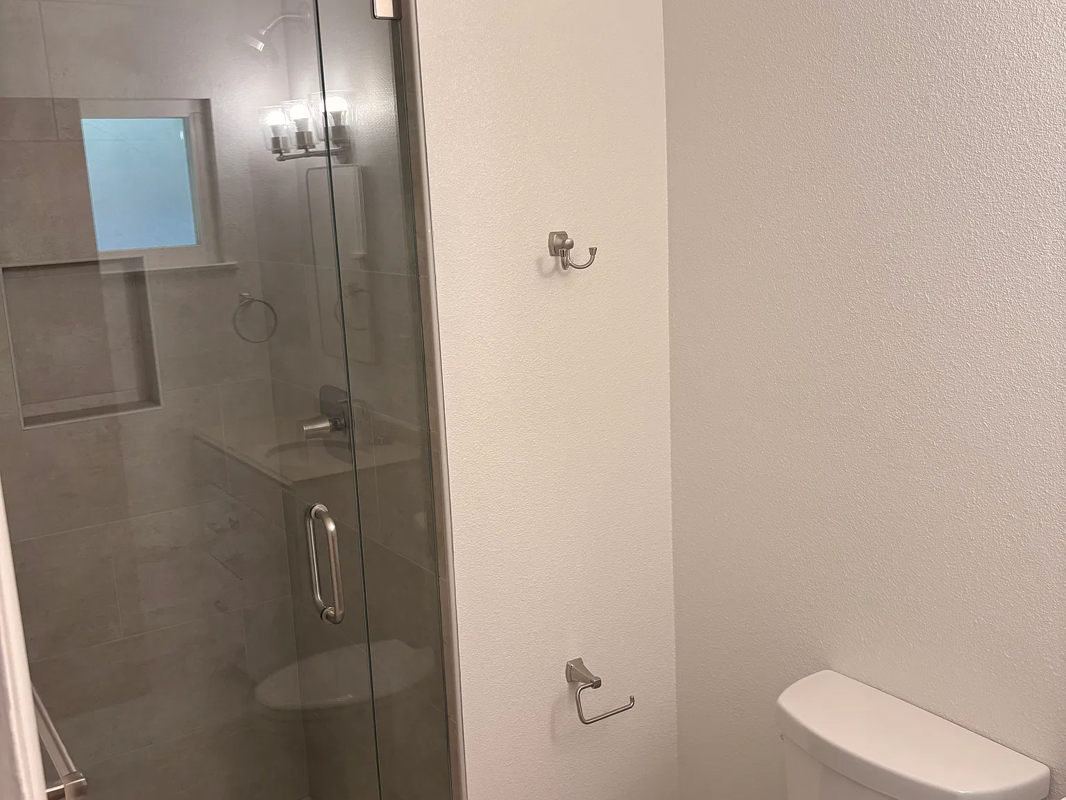 3 bed, 1240 sqft, $2,100 — Photo 2