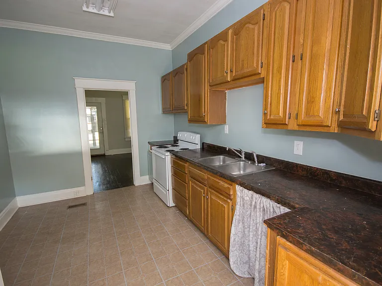 410 S Houston St — Photo 12