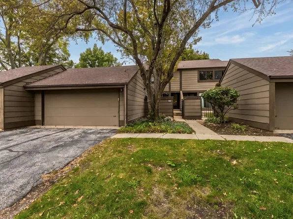 175 N Glengarry Dr APT B, Geneva, IL 60134