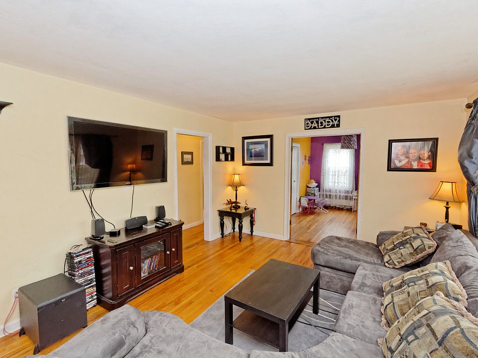 1st image of 25 Parkwood Dr