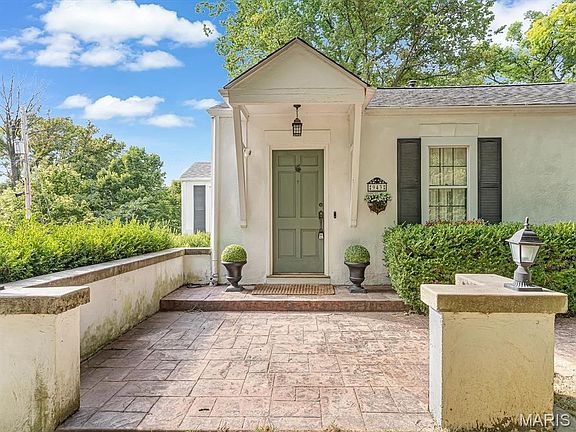 2nd image of 943 Sugarloaf Hill Rd