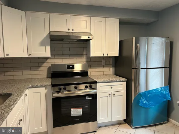 54 Victoria Manor Ct, Sicklerville, NJ 08081