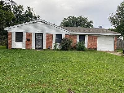 1st image of 122 Cherry Dr