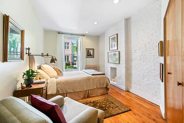 Sold by Compass | media 7