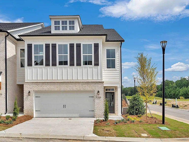 1258 Winterhaven Dr — Photo 34