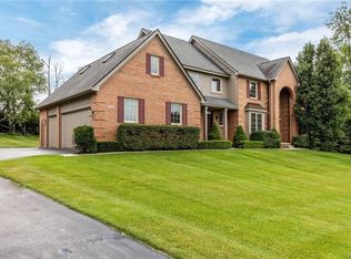 7806 High Ridge Ct, Clarkston, MI 48348